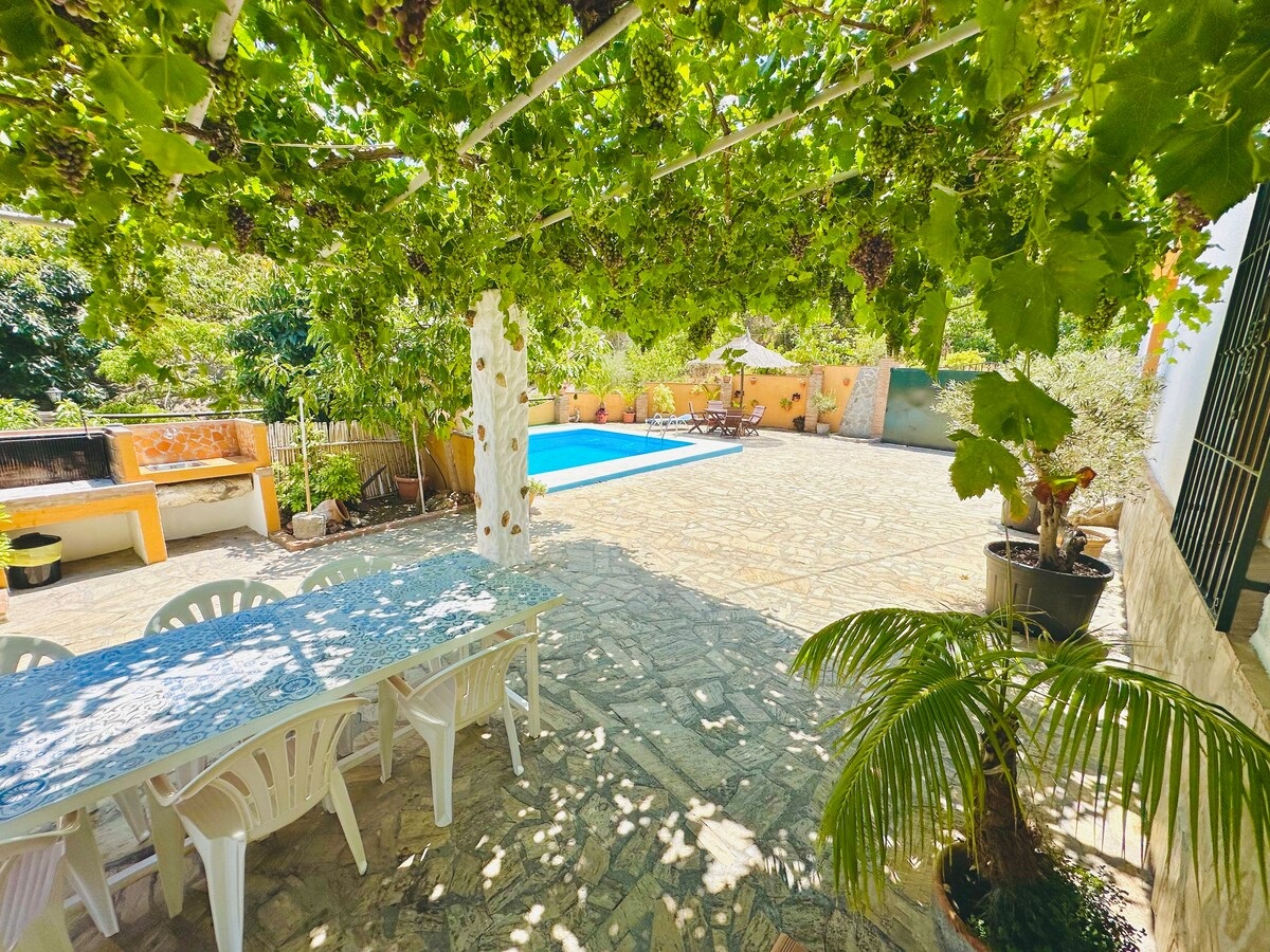 Charming Villa with Barbecue and Pool Centusur Finca Valle