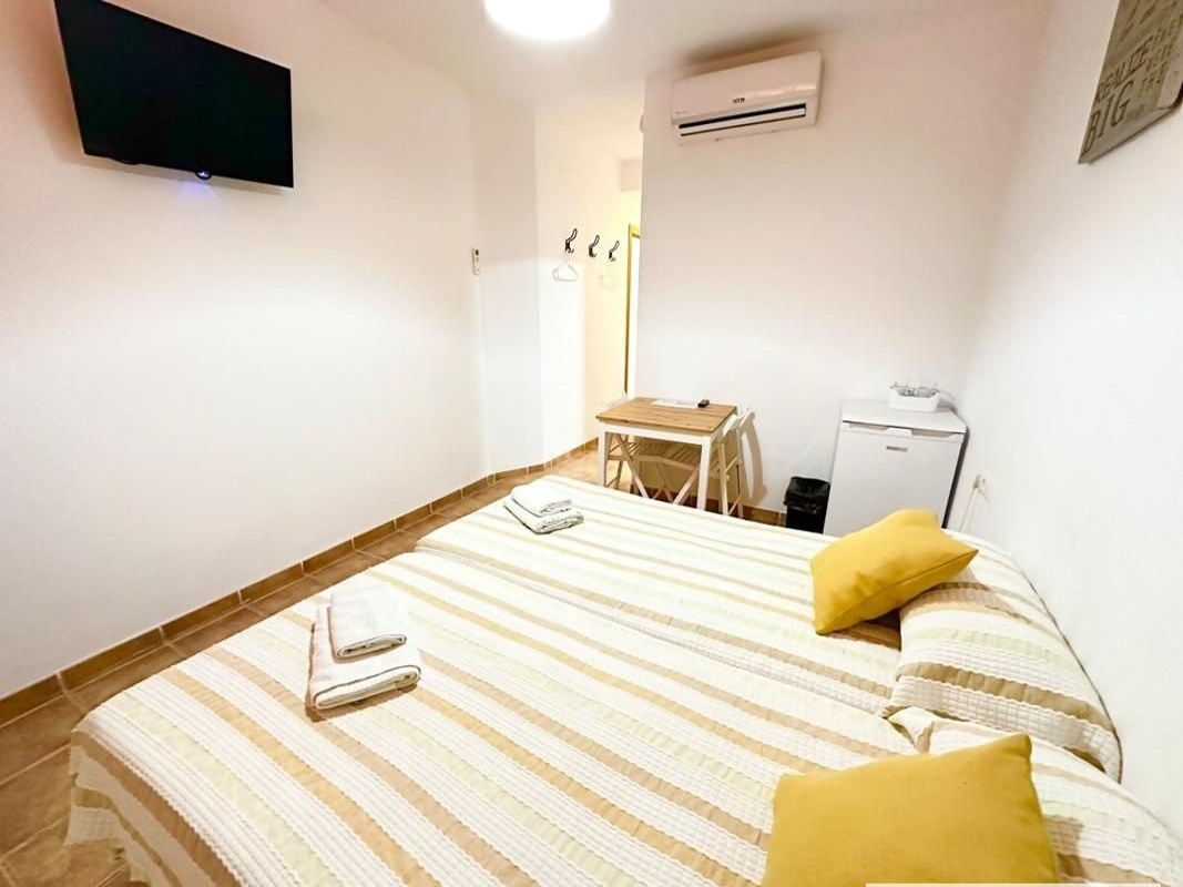Twin Room with Private Bathroom Centusur Nerja B2