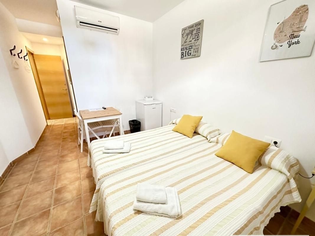 Twin Room with Private Bathroom Centusur Nerja B2
